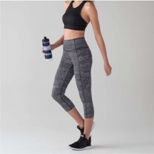 Lululemon Fast & Free Crop II (Nulux 19") in Salt Alpine White Black, size 6